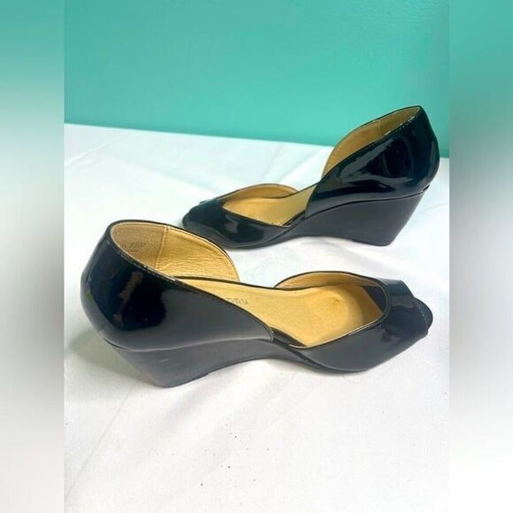 CL laundry, wedge, peak toe pattern, leather‎ size 6 1/2